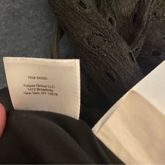 Anne Klein Surplice Style‎ Pullover Top Eyelet Like Fabric Size XL - Picture 5 of 5